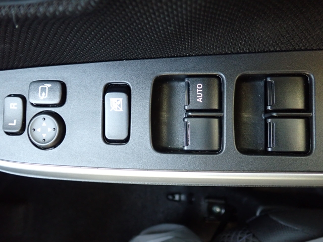 �d���i�[���h�A�~���[�E�p���[�E�B���h�E�������Ă��܂��B