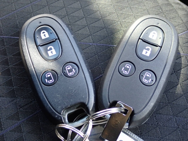 �X�}�[�g�L�[�����I�L�[���|�P�b�g��o�b�O�ɓ��ꂽ�܂܁A�h�A���b�N�̊J���E�{���E�G���W���n�����\�ł��B