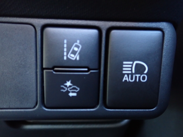 �Փˉ���y���u���[�L�A���s���ɑO���̎ԗ�����F�����A�Փ˂������Ȏ��͌x��ƃu���[�L�ŏՓˉ�����A�V�X�g�B�����S�Ƀh���C�u�����y���݂��������܂���