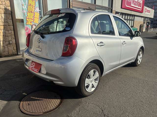 ���Ђł͐����H��𕹐݂��Ă���A���Ԃ���