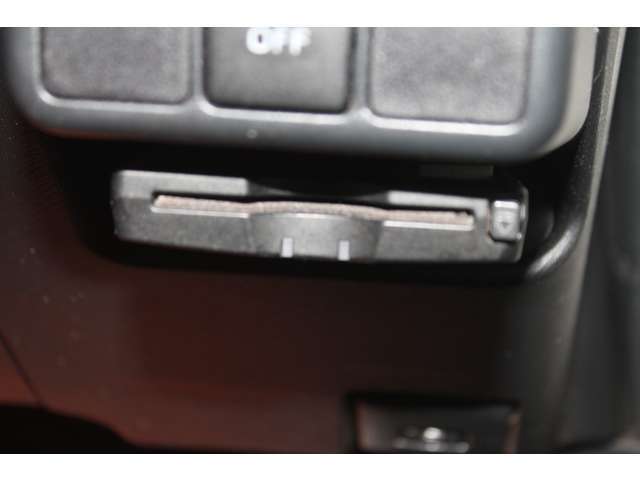 �i�r�V�X�e���A�d�s�b�A�b�c�ȂǊi���ɂĔ�