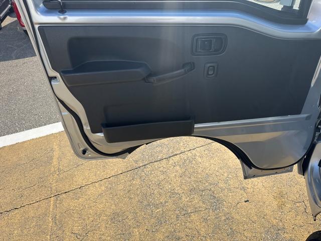 �ԗ��̏ڍׂ��Ԃɕt���܂��Ă̓X�^�b�t�܂ł��C�y�ɂ��₢���킹���������B