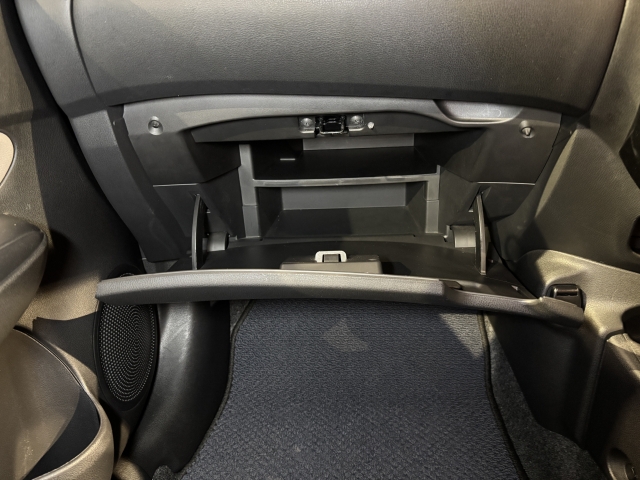 ��e�ʂ̃O���[�u�{�b�N�X��A��������Ȃǂ̎��[���[�����Ă��܂��B