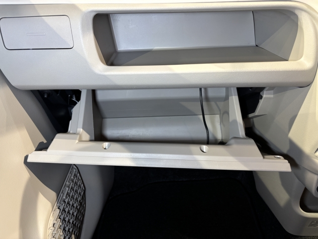 ��e�ʂ̃O���[�u�{�b�N�X��A��������Ȃǂ̎��[���[�����Ă��܂��B