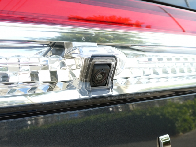 �o�b�N�J�����L�Œ��Ԃ����S�ł���