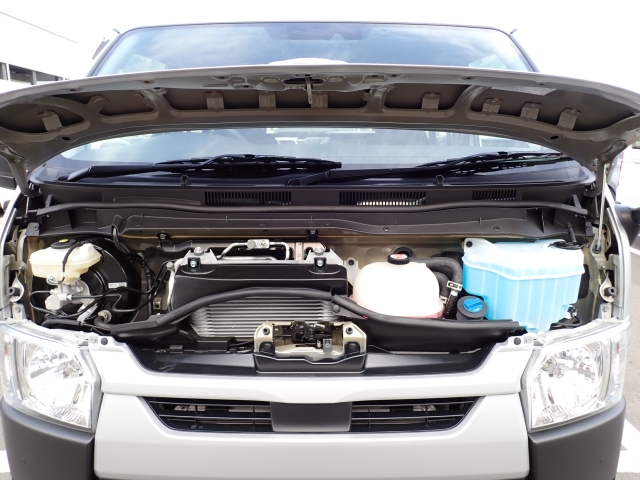 �G���W�����[�������ꂢ�ł���B�@�֋@�\�n���ǍD�ł��B�[�ԑO�ɓ_���������s���܂��B�G���W���I�C���E�I�C���t�B���^�[�E�G�A�R���t�B���^�[�E���C�p�[�S���͕K�������v���܂�