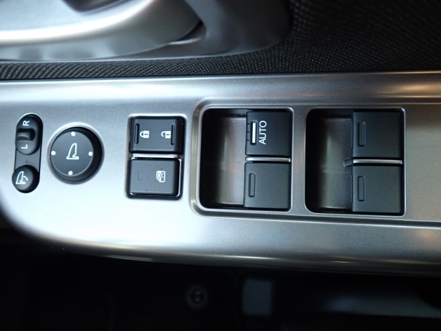 �d���i�[���h�A�~���[�E�p���[�E�B���h�E�������Ă��܂��B