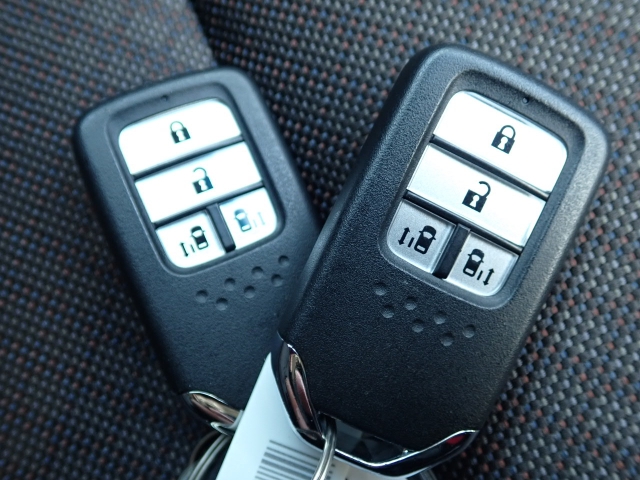 �X�}�[�g�L�[�����I�L�[���|�P�b�g��o�b�O�ɓ��ꂽ�܂܁A�h�A���b�N�̊J���E�{���E�G���W���n�����\�ł��B