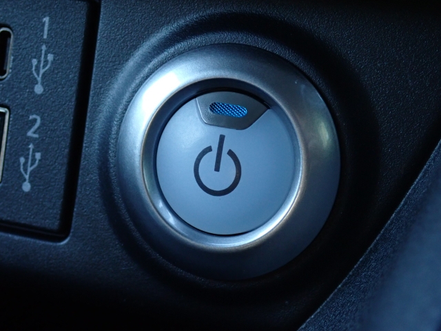 �L�[���X�v�b�V���X�^�[�g�V�X�e�����̗p���Ă���܂��I�{�^����ŃG���W���n�����\