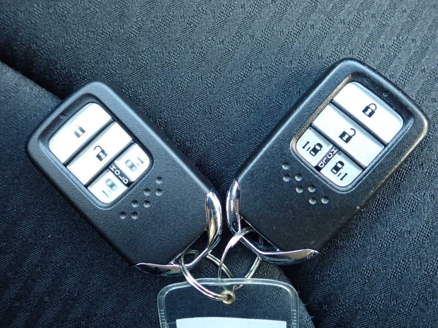 �X�}�[�g�L�[�����I�L�[���|�P�b�g��o�b�O�ɓ��ꂽ�܂܁A�h�A���b�N�̊J���E�{���E�G���W���n�����\�ł��B