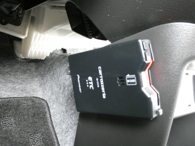 ETC���ڂ��Ă���̂ŗL�����H���s���ɗ������ł̒�Ԃ��邱�ƂȂ��ʉ߉\�ł��B