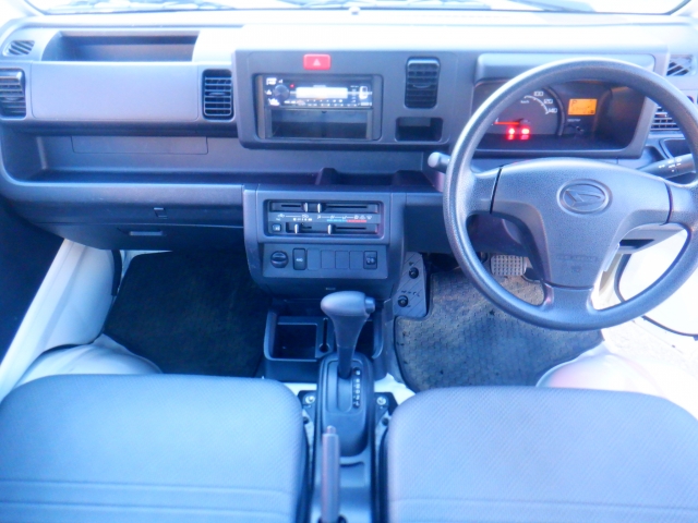 ���O���̐��|�E�{�f�B�R�[�e�B���O��CAR�N���[�j���O���Ǝ҂��{�H�������܂��̂ő�ϐ����B�I���b�N�X�����Ԃł݂͂Ȃ��܂ɉ��K�ȃh���C�u�����񑩁B