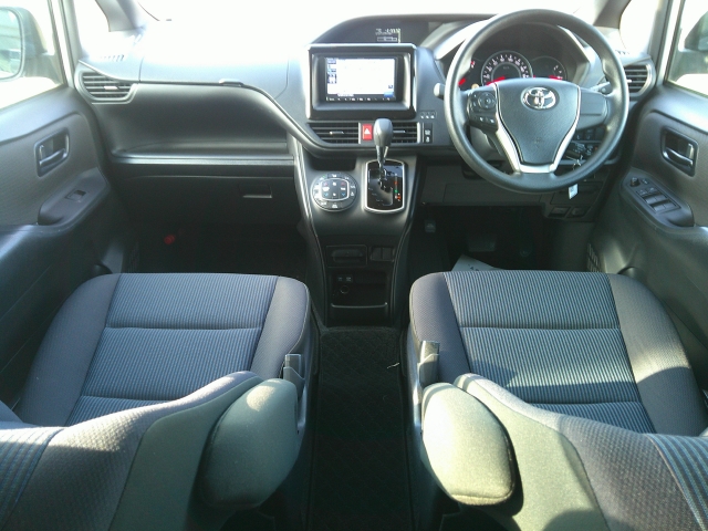 ���O���̐��|�E�{�f�B�R�[�e�B���O��CAR�N���[�j���O���Ǝ҂��{�H�������܂��̂ő�ϐ����B�I���b�N�X�����Ԃł݂͂Ȃ��܂ɉ��K�ȃh���C�u�����񑩁B