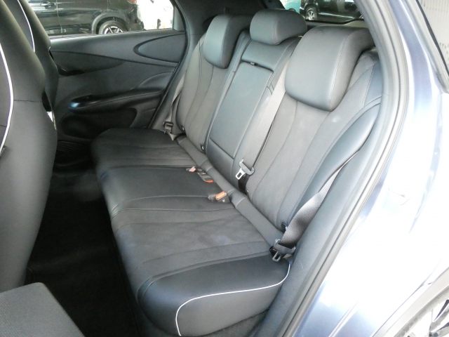 �R�l�|���ł���悤�A�^�񒆂Ƀw�b�h���X�g���������܂����w�b�h���X�g�͒��߂ł��܂��̂ŁA���m�炸�ł���