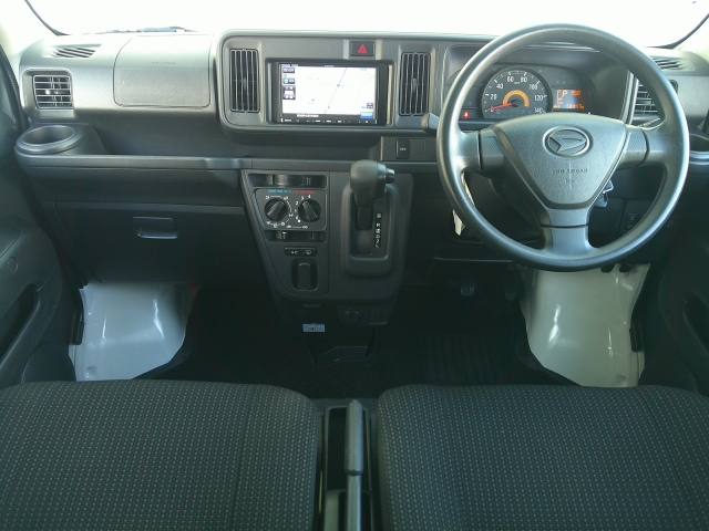 ���O���̐��|�E�K���X�n�{�f�B�R�[�e�B���O��CAR�N���[�j���O���Ǝ҂��{�H�������܂��̂ő�ϐ����B�I���b�N�X�����Ԃł݂͂Ȃ��܂ɉ��K�ȃh���C�u�����񑩁B