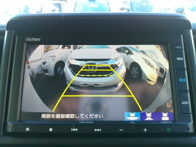 �o�b�N�J�����𑕔����Ă���܂��B���Ԏ��ɑ�ϖ𗧂��܂����^�]�����ȕ��̖����ɂȂ��Ă���܂��B