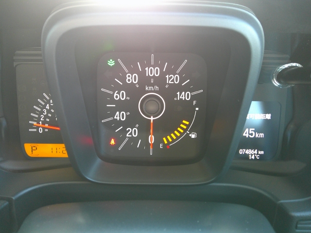 �V���v���Ō��₷���f�U�C���̃��[�^�[�p�l���ł��B�Ԃ̏�񂪕\�������厖�ȏꏊ�����炱�����₷������؂ł��ˁB