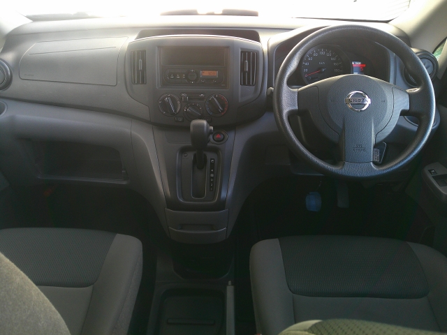 ���O���̐��|�E�K���X�n�{�f�B�R�[�e�B���O��CAR�N���[�j���O���Ǝ҂��{�H�������܂��̂ő�ϐ����B�I���b�N�X�����Ԃł݂͂Ȃ��܂ɉ��K�ȃh���C�u�����񑩁B