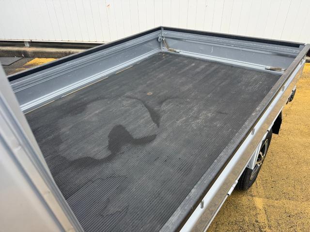 �ԗ��̏ڍׂ��Ԃɕt���܂��Ă̓X�^�b�t�܂ł��C�y�ɂ��₢���킹���������B