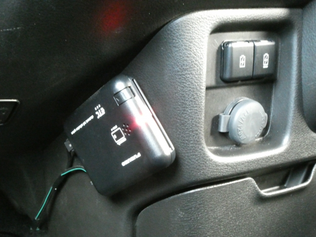 ETC���ڂ��Ă���̂ŗL�����H���s���ɗ������ł̒�Ԃ��邱�ƂȂ��ʉ߉\�ł��B