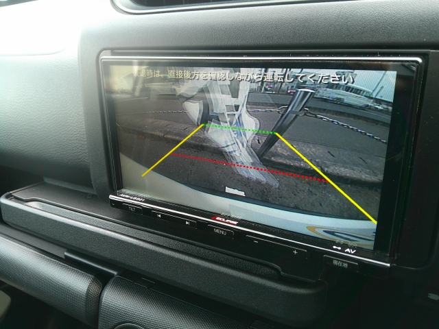 �o�b�N�J�����𑕔����Ă���܂��B���Ԏ��ɑ�ϖ𗧂��܂����^�]�����ȕ��̖����ɂȂ��Ă���܂��B