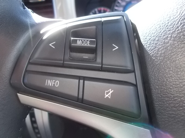 �I�[�f�B�I������茳�łł���X�e�A�����O�X�C�b�`�B