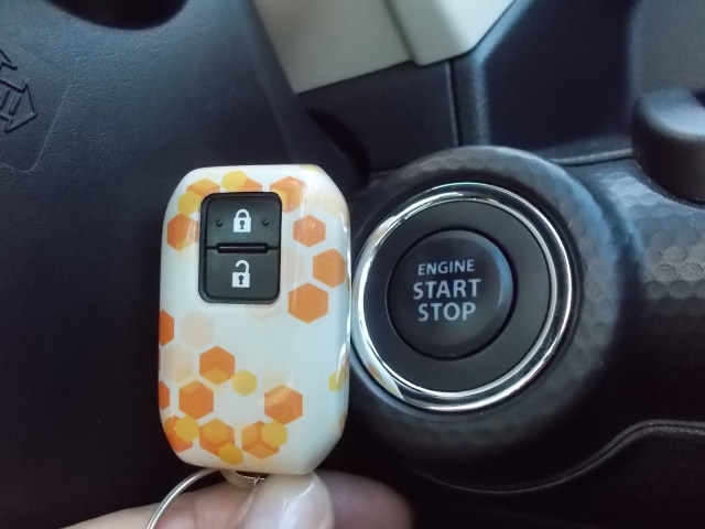 �w��ЂƂŃh�A���b�N�J����G���W���̃I���I�t�܂łł���A�X�}�[�g�L�[���v�b�V���X�^�[�g�B