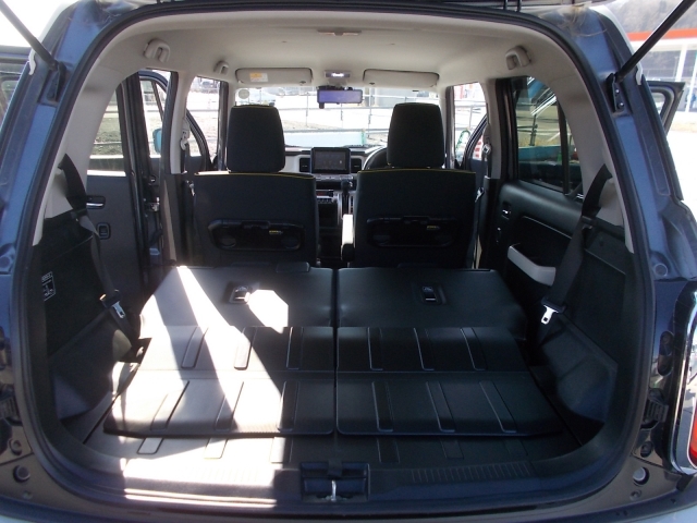 �����V�[�g��|���Ƃ���ɉו����ςݍ��߂܂��B