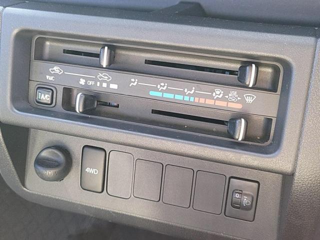 �G�A�R���́A�蓮���I