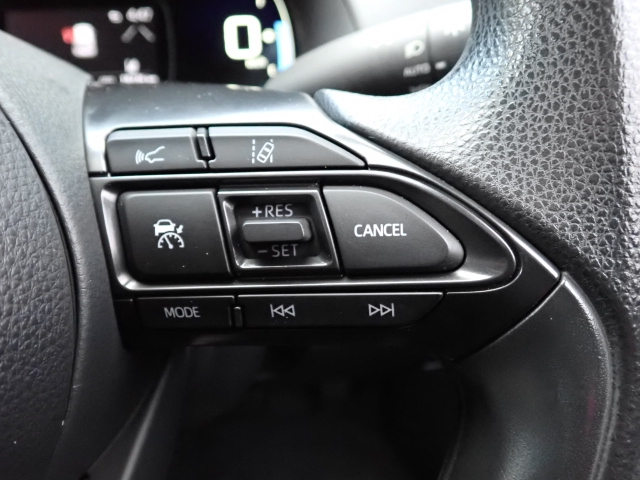 �y�N���[�Y�R���g���[���z�������H�ł̒��������s���y�Ɂ�A�N�Z���y�_���𓥂܂��Ɏԑ������ɕۂ��Ƃ��\�ł��B�O���̎ԗ������m���ĎԊԂ�ۂ悤�ɑ��x���߂��Ă���܂��I�I