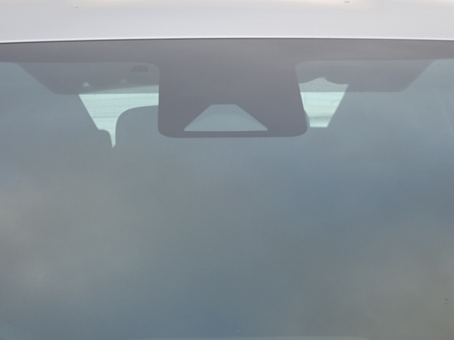 �t�����g�J�����őO���̎ԗ�����s�ғ������m�B�Փ˂������Ȏ��͏Փˉ���y���u���[�L���쓮�A�Փˉ�����T�|�[�g�B