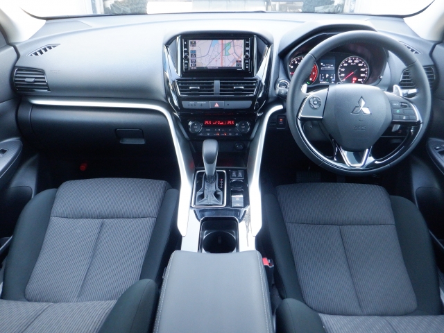 ���O���̐��|�E�K���X�n�{�f�B�R�[�e�B���O��CAR�N���[�j���O���Ǝ҂��{�H�������܂��̂ő�ϐ����B�I���b�N�X�����Ԃł݂͂Ȃ��܂ɉ��K�ȃh���C�u�����񑩁B