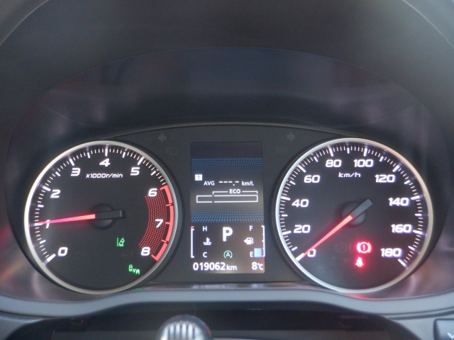 �V���v���Ō��₷���f�U�C���̃��[�^�[�p�l���ł��B�Ԃ̏�񂪕\�������厖�ȏꏊ�����炱�����₷������؂ł��ˁB