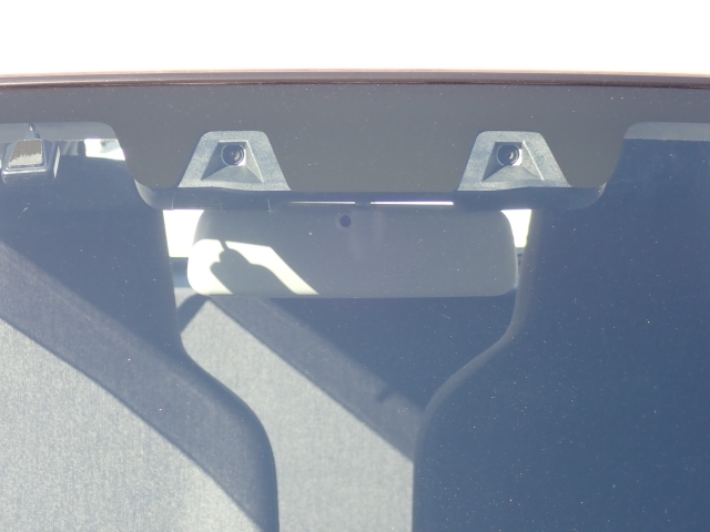 �t�����g�J�����őO���̎ԗ�����s�ғ������m�B�Փ˂������Ȏ��͏Փˉ���y���u���[�L���쓮�A�Փˉ�����T�|�[�g�B