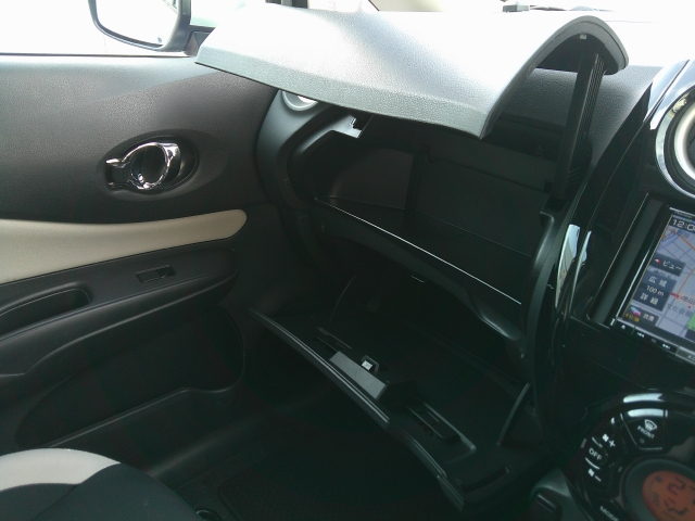 �Ԍ��ؓ��ꓙ���ވꎮ�����[�ł���O���[�u�{�b�N�X�ł��B