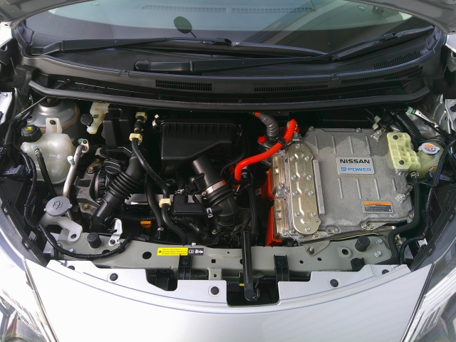 �G���W�����[�����Y��Ɏd�オ���Ă���܂��B�@�c�Ǝ��Ԃ͂P�O���`�P�W���܂ŁA���T���j������x���ƂȂ��Ă���܂��B���₢���킹���X�^�b�t�ꓯ�A���҂����Ă���܂���