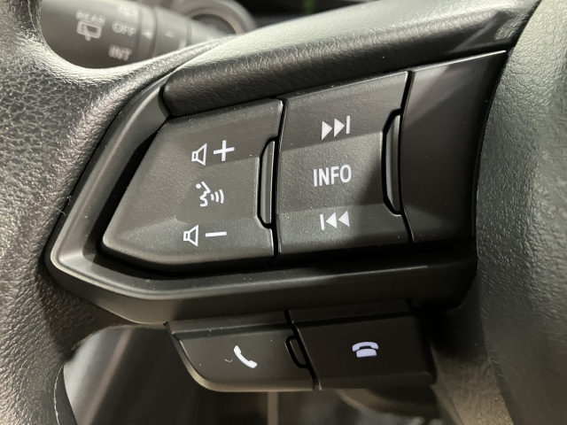 �y�����z�C��̏��Ȃ��n���h���ł����@�n���h���ɃX�C�b�`���t���Ă��āA�I�[�f�B�I���삩����p�C���t�H���[�V�����܂Ŏ茳�ő���\�ł���