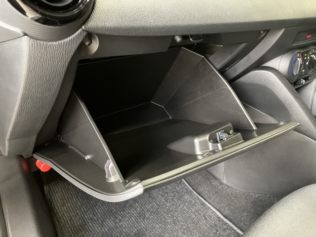 �y���S�����z�I���b�N�X�F�蒆�ÎԂ́A�[�ԑO�_�����Ɂ@�G���W���I�C���E�I�C���G�������g�E���C�p�[�S���E�G�A�R���t�B���^�[�𖳏����Ō������Ă��[�Ԃ������܂��I�I