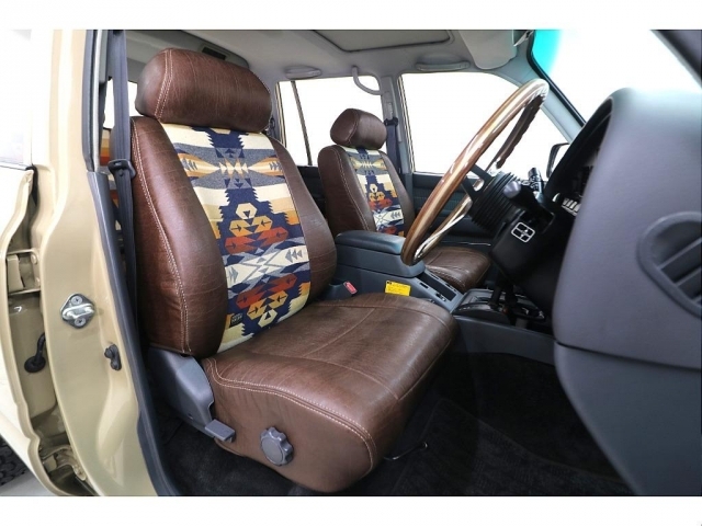 �y���h���g�����B���e�[�W���U�[�V�[�g�J�o�[��