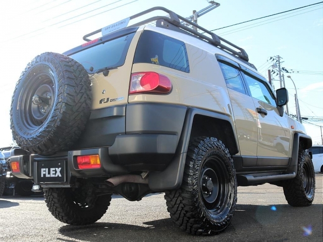 �l��炵�������Ȍ����ڂł��̂ŁA�L�����v��A�E�g�h�A�V�[���Ŗڂ��䂭�悤�Ȏԗ���