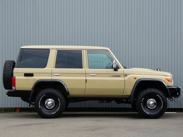 �P�Ԑl�C�{�f�B�J���[�u�x�[�W���v