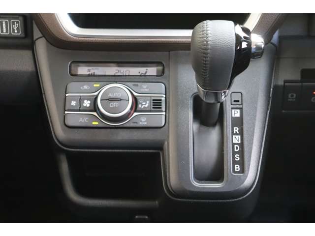 �I�[�g�G�A�R��