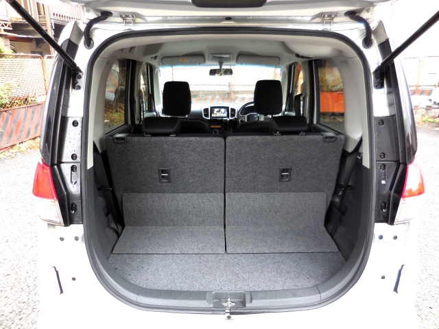 2��ڂ𗧂ĂĂ��Ă��A�]�T�̂��郉�Q�b�W���[����