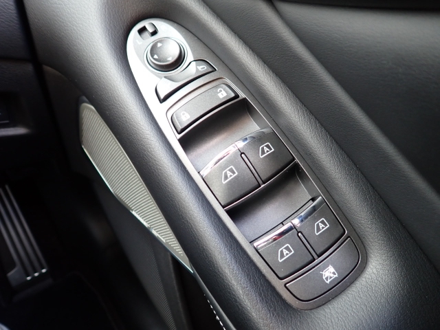 �d���i�[���h�A�~���[�E�p���[�E�B���h�E�������Ă��܂��B