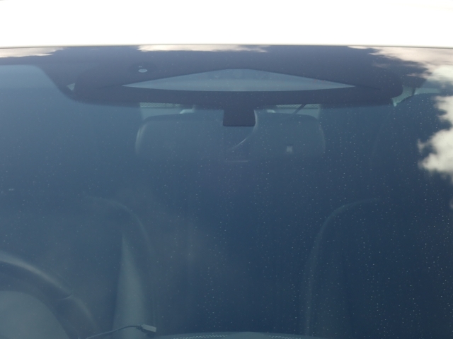 �t�����g�J�����őO���̎ԗ�����s�ғ������m�B�Փ˂������Ȏ��͏Փˉ���y���u���[�L���쓮�A�Փˉ�����T�|�[�g�B