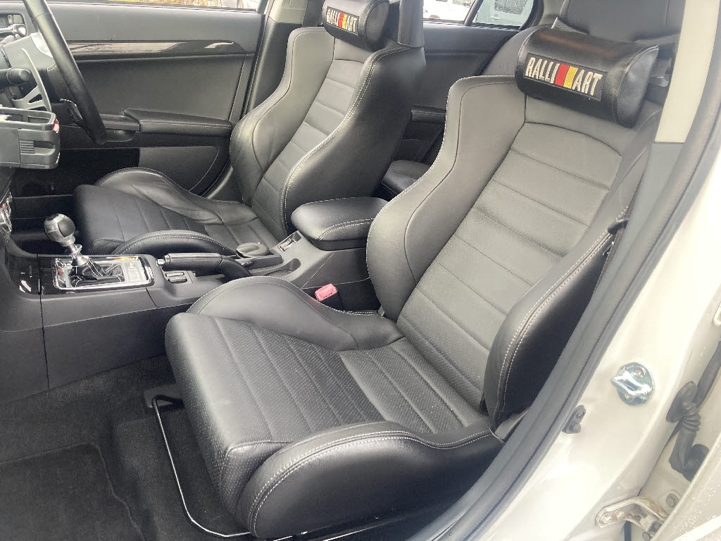 �����S�ɗ��t����ꂽ���ÎԂ�K���ȉ��i��