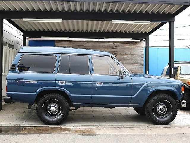 �T�C�h�r���[�͌���̎Ԃł͌����Ȃ����L�̃X�^�C���ƂȂ�܂��I