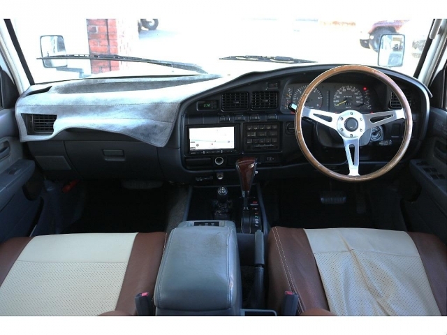 �C���e���A�p�l���̓V���v���ɐ������ꂽ�f�U�C���ł��B