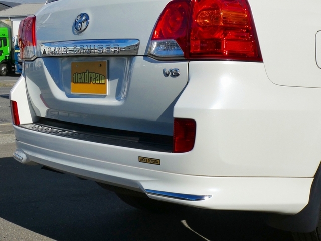 �g���^���������A���_�[�X�J�[�g��