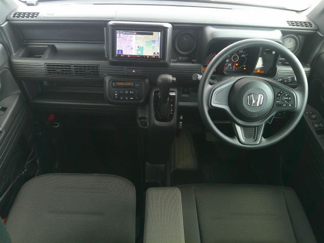 ���O���̐��|�E�K���X�n�{�f�B�R�[�e�B���O��CAR�N���[�j���O���Ǝ҂��{�H�������܂��̂ő�ϐ����B�I���b�N�X�����Ԃł݂͂Ȃ��܂ɉ��K�ȃh���C�u�����񑩁B